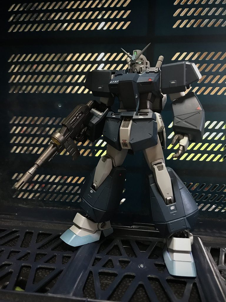 代わりにチョバムアーマーを製作しております。武装ですが、ビームライフルはG30から、シールドはジムスナイパー2から流用しました。