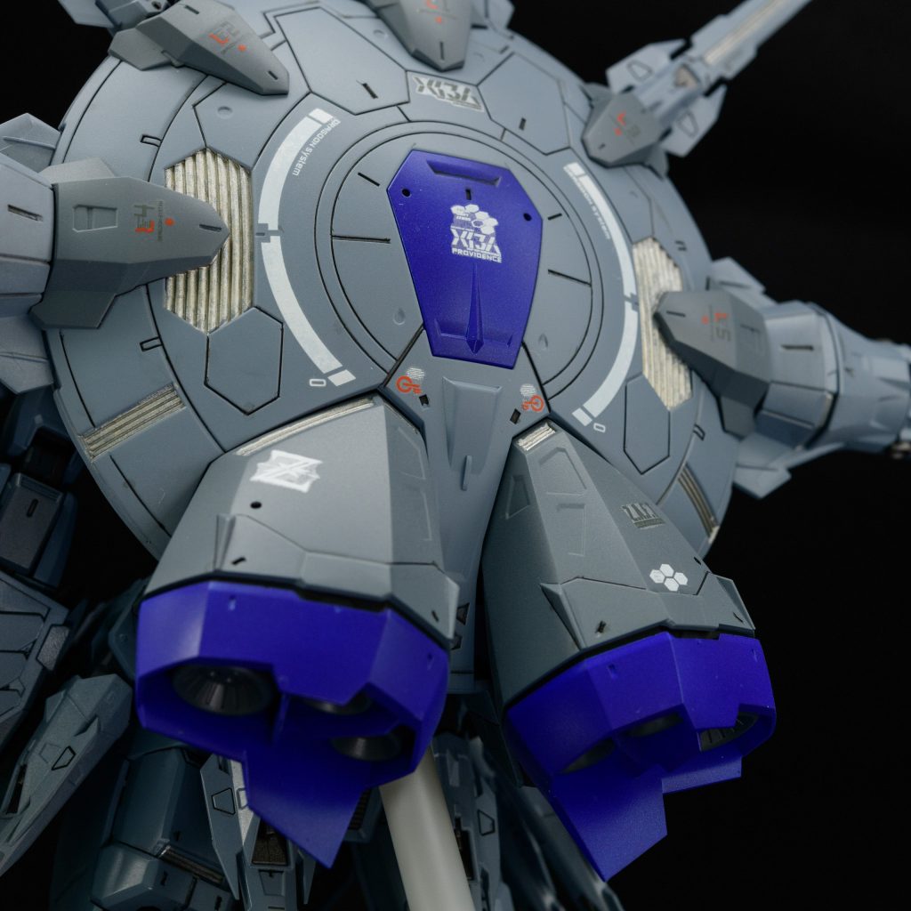 ディテールの追加はしてません。スジボリの彫り直しだけです。各部のダクトはエナメルカラーで筆塗りしました。