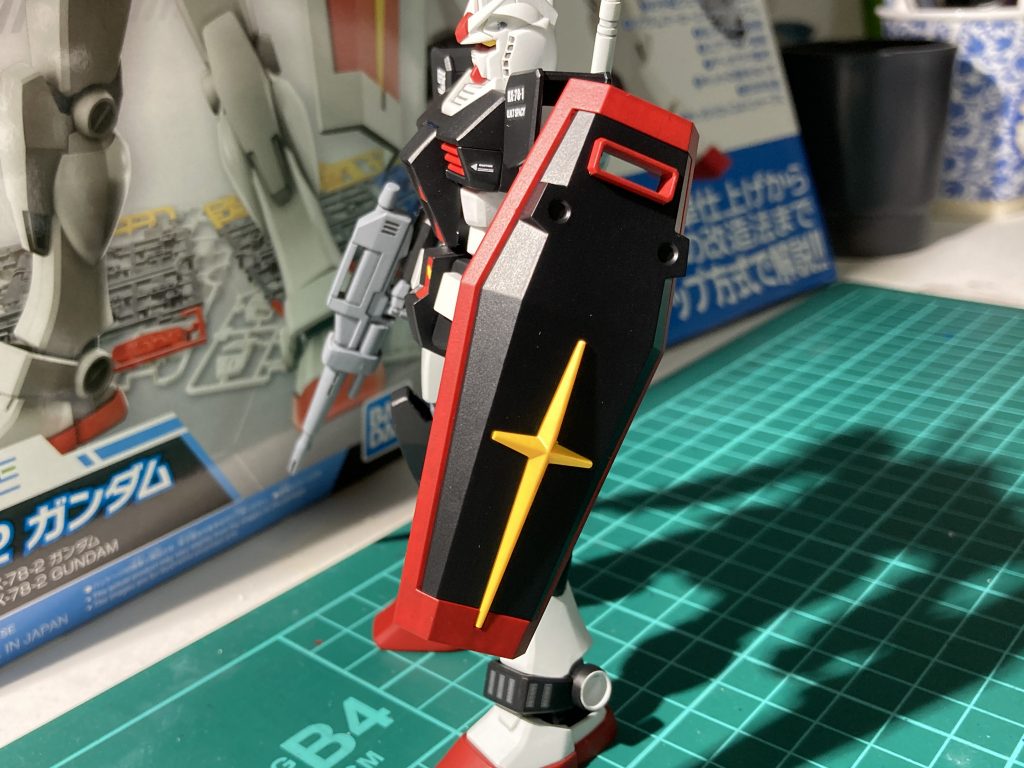 カラーリングが全体的にそうなんですが、特にシールドがミニ四駆のハイパーモーター感あります笑