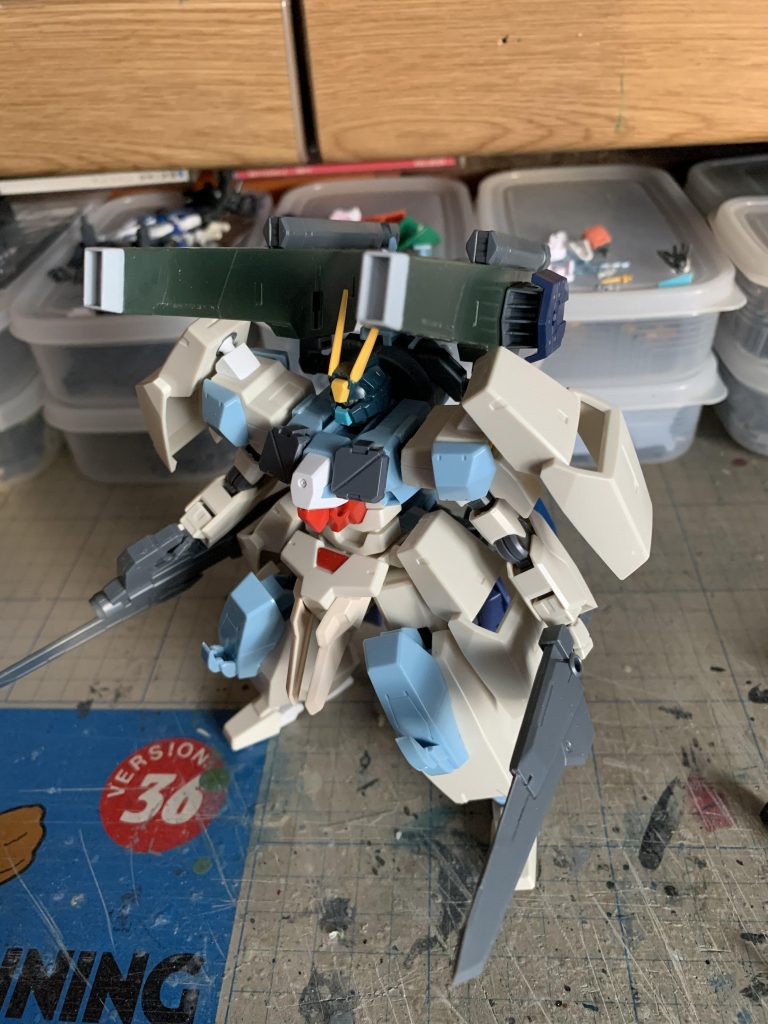 ホルスタービットをベースにプラズマカノンを作成。一部30MMのパーツも使っています。頭部も新規で作り直し。