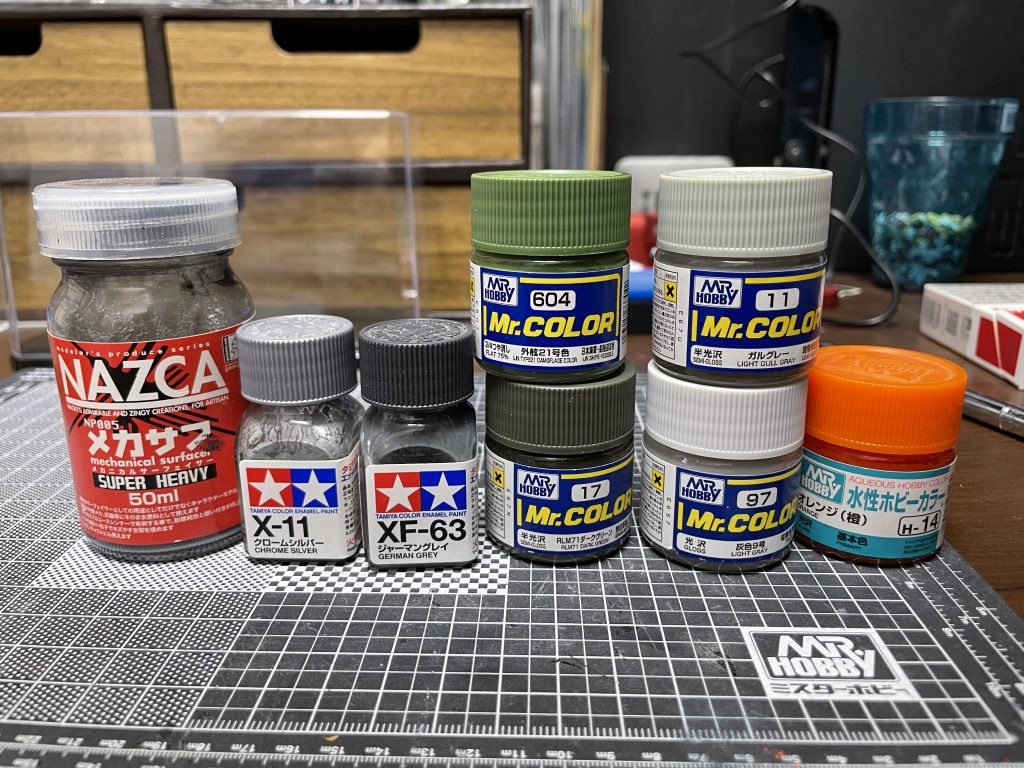 使用塗料。エアブラシ使ってメカサフで一度全て塗ってから他の色を部分的に塗り込んでいきました。エナメルジャーマングレイははみ出し修正に使いつや消しで仕上げてます。