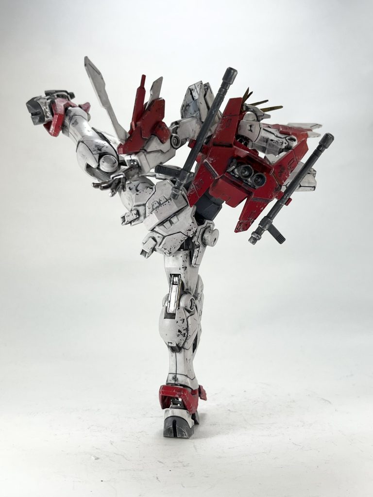 ベースガンダムは素体としてかなり優秀だと思いますちょっとスネがスマート過ぎる気もしますが、今回は移植したブレイジングの膝パーツがちょうど良く間を埋めてくれました