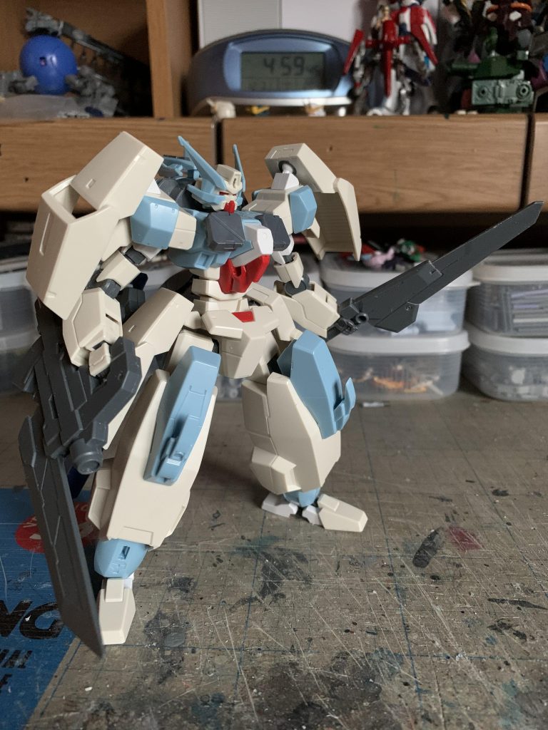 高速振動剣。センチュリーウェポンのGNバスターソードから刃の一部を切り取ったもの。