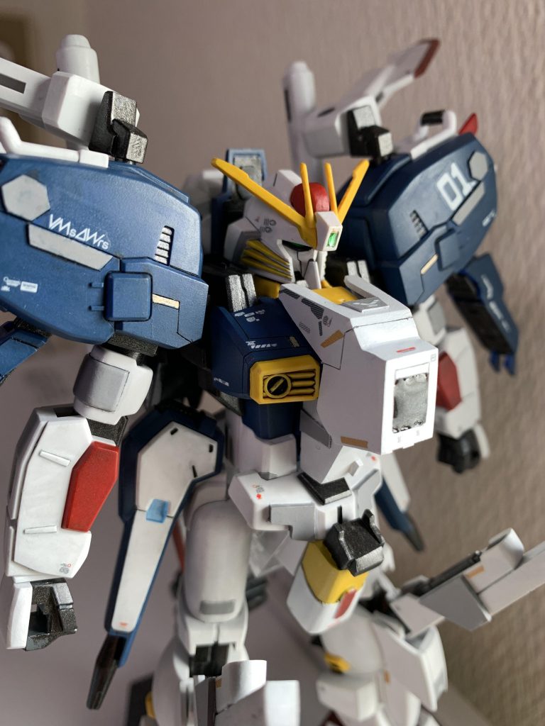 かなり古いキットで合わせ目だらけで大変でしたが、楽しんで作成できました。また、かなり塗り分けも行ったので思い入れがかなり強い作品になりました^ ^元の作品は知らないですが、かなりカッコいいガンダムですね!mg版も作ってみたいです。