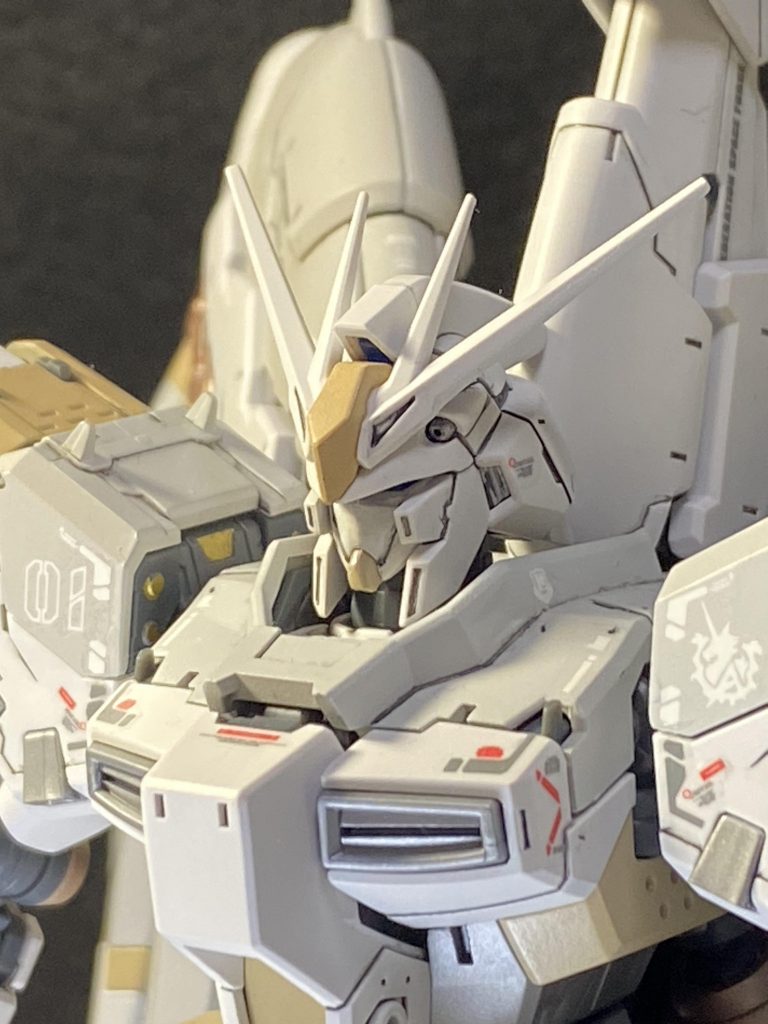 顎を短くして、口のへの字もパテ埋めしました。