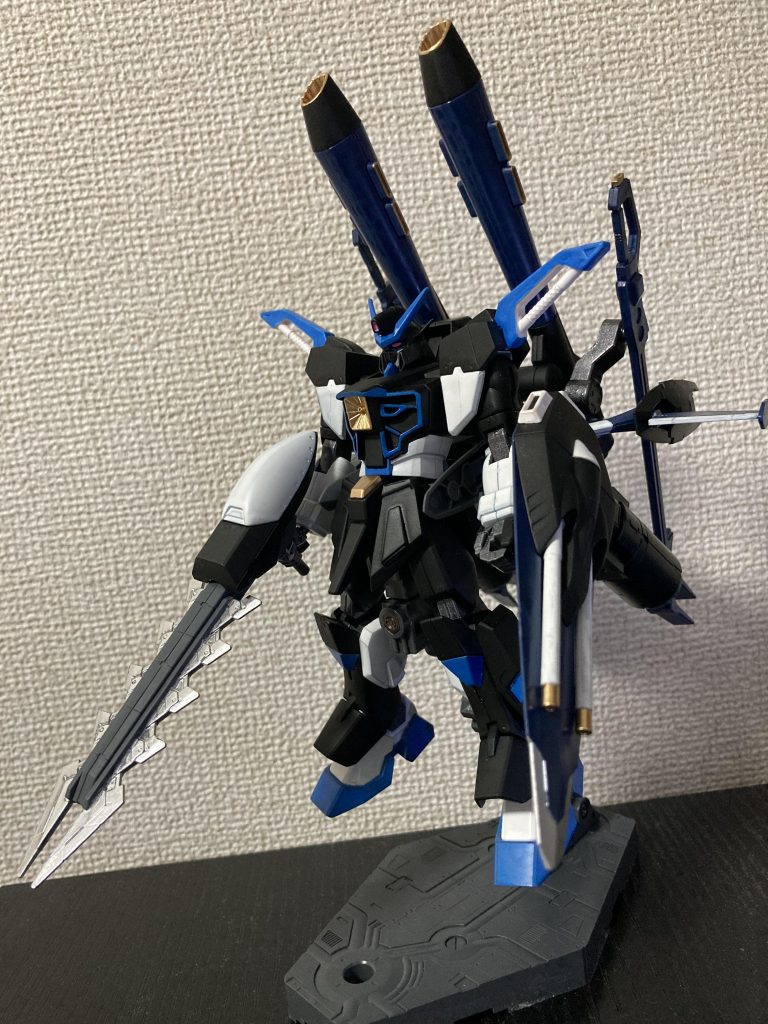 使用キットはHGカラミティ、ソードカラミティ改造キット、30MMエグザビークルです。色合いは仮面ライダーを参考にしてます。