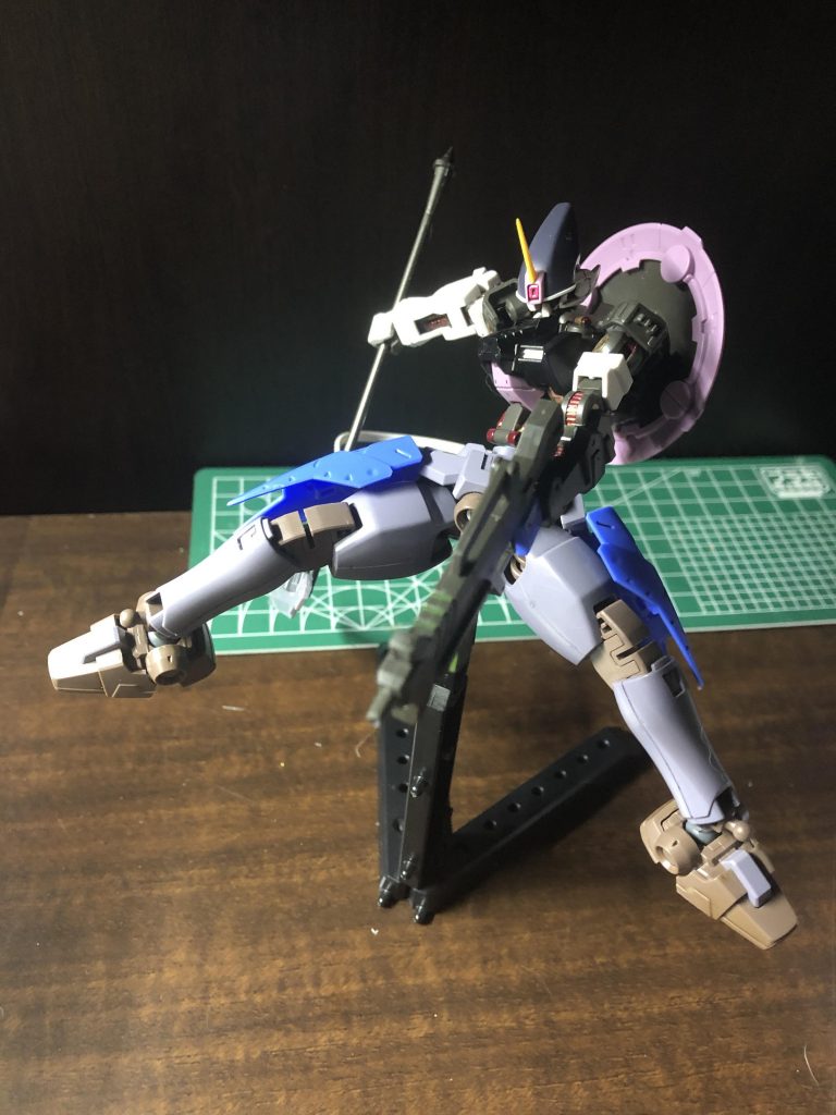 両腕がガンダムフレームになりました。紫メインのカラーリングにしてもよかったかも?