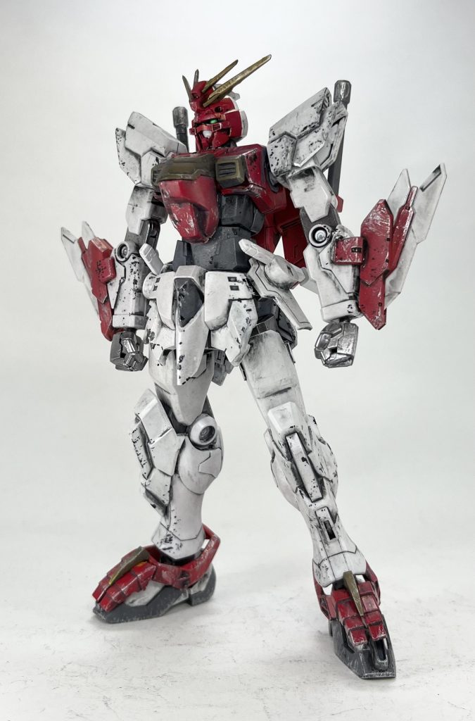 ブレイジングガンダムはゴッドガンダムベースという設定は良いのですが、どうにもHGFCゴッドは可動域が良いワケではないので、イメージ通りになるようにHGBDベースガンダムとのニコイチをしています