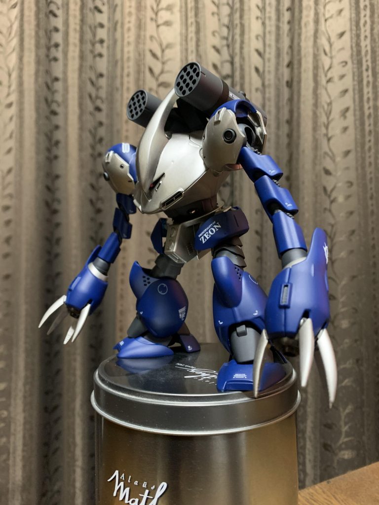 サイドスカートも付けてみました。 こちらもズゴッグEの物。それで、こんな感じに。ほぼほぼ完成状態。