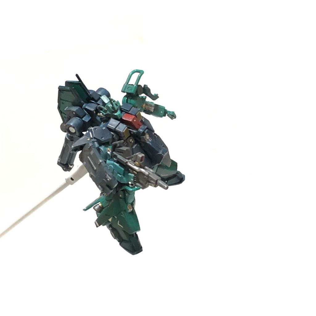 ななめグリプス戦役後期にカラバが開発した陸戦用MSジャブロー攻略戦後にエゥーゴから提供されたリック・ディアスをベースに、ネモのアビオニクス等を流用しつつ、その時点でカラバが保有する工業力・技術力を総動員して建造された。