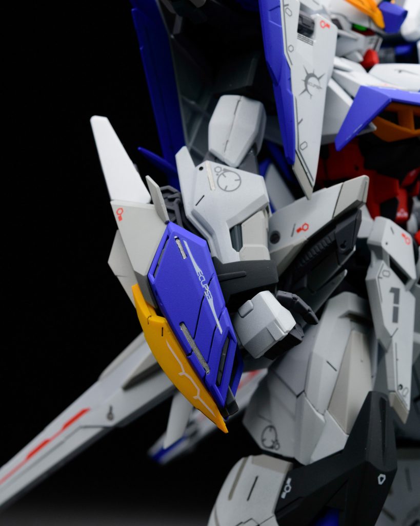 本体はホワイトとニュートラルグレーで塗り分けて単調にならないように。