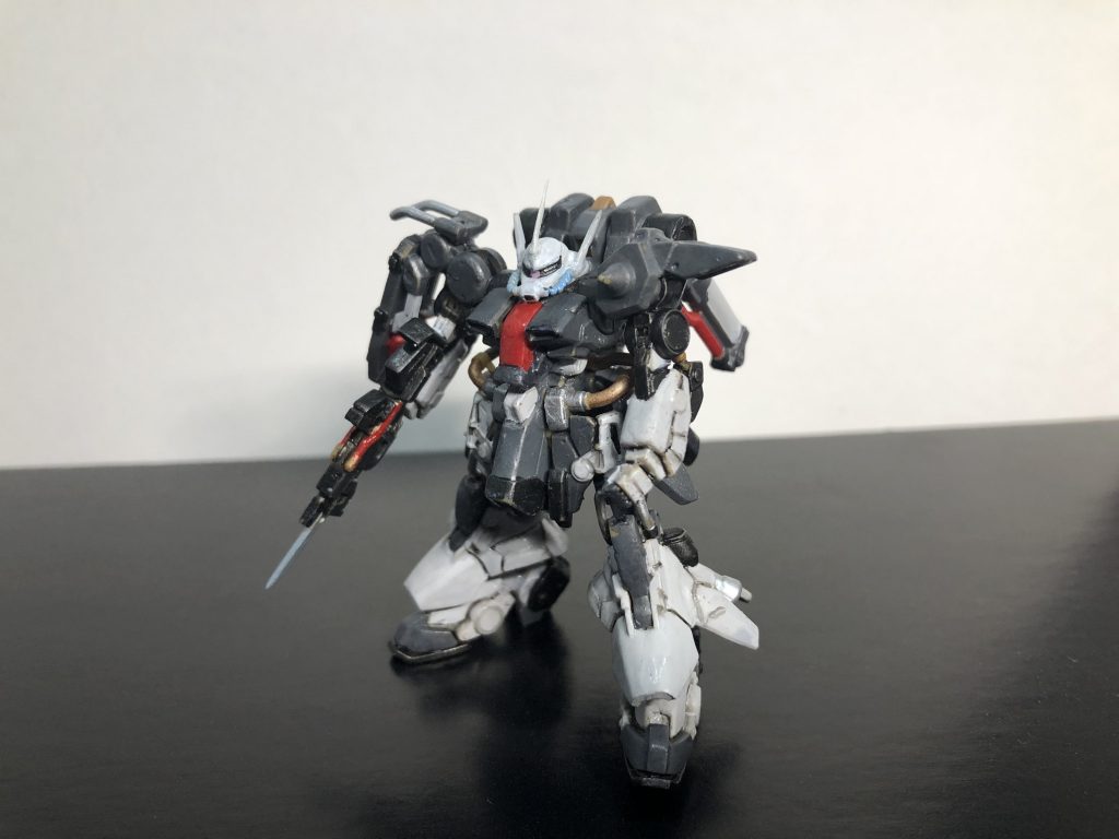 とにかく雑。これはもう弁解の余地なし。仕事が忙しかったのもあるし、また作るからいいや、みたいな甘えもありました…。下手だからこそ、せめて頑張れよと。メッセージが来週フルアーマーガンダムに取り掛かる私に届くといいですね。