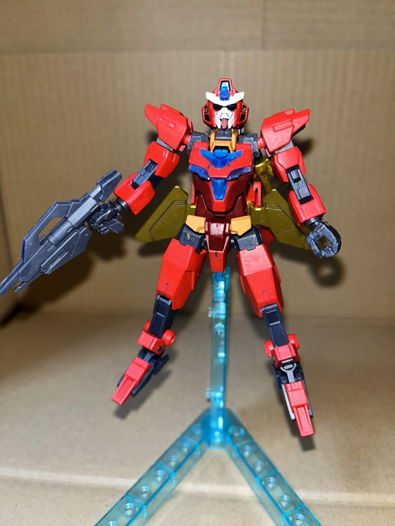 まずは正面から。リゼにコアガンダムⅡをミキシングするつもりがほぼコアガンダムⅡになっています。リゼで残っているのは頭部とボディのオレンジ色の部分にバックパック基部のみです。頭部とボディの青いクリアパーツはUVレジンで複製してみました。
