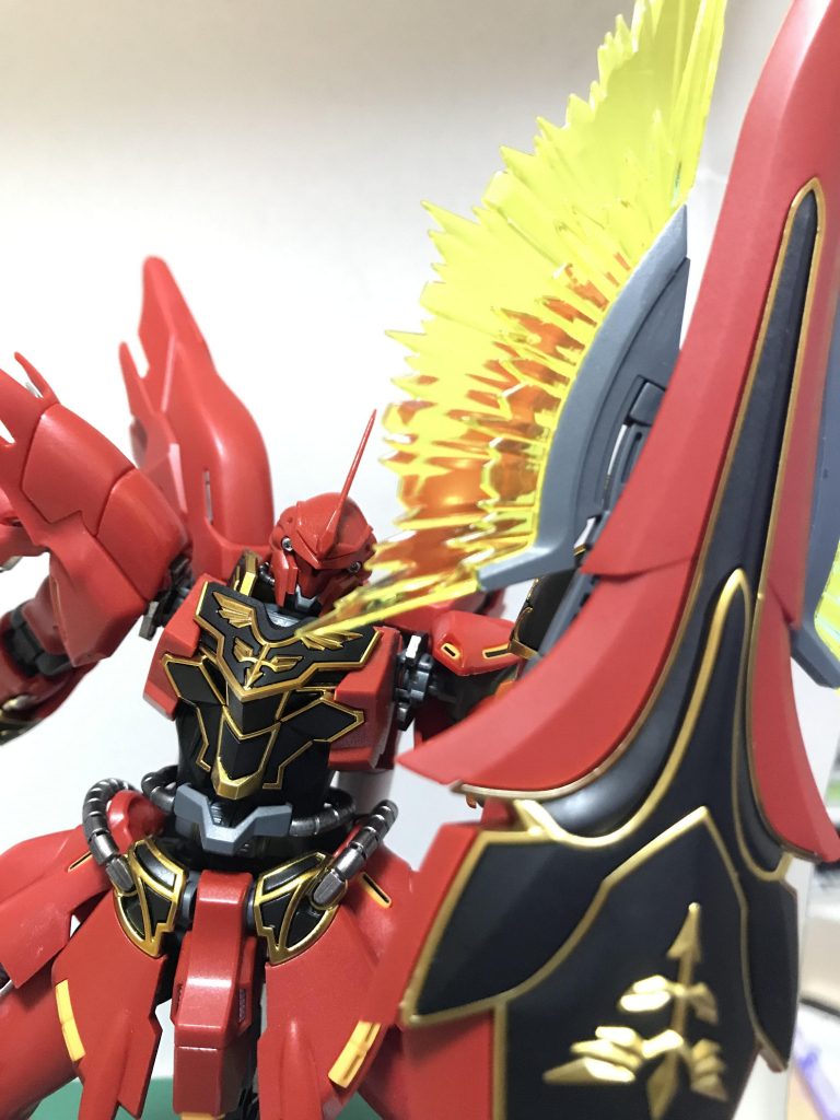 もちろんシールドに付けたまま展開することも可能ですただし腕とシールドを取り付けるパーツが耐えられず何度も外れ、重量もあるので腕が下がるのであまりオススメはできません