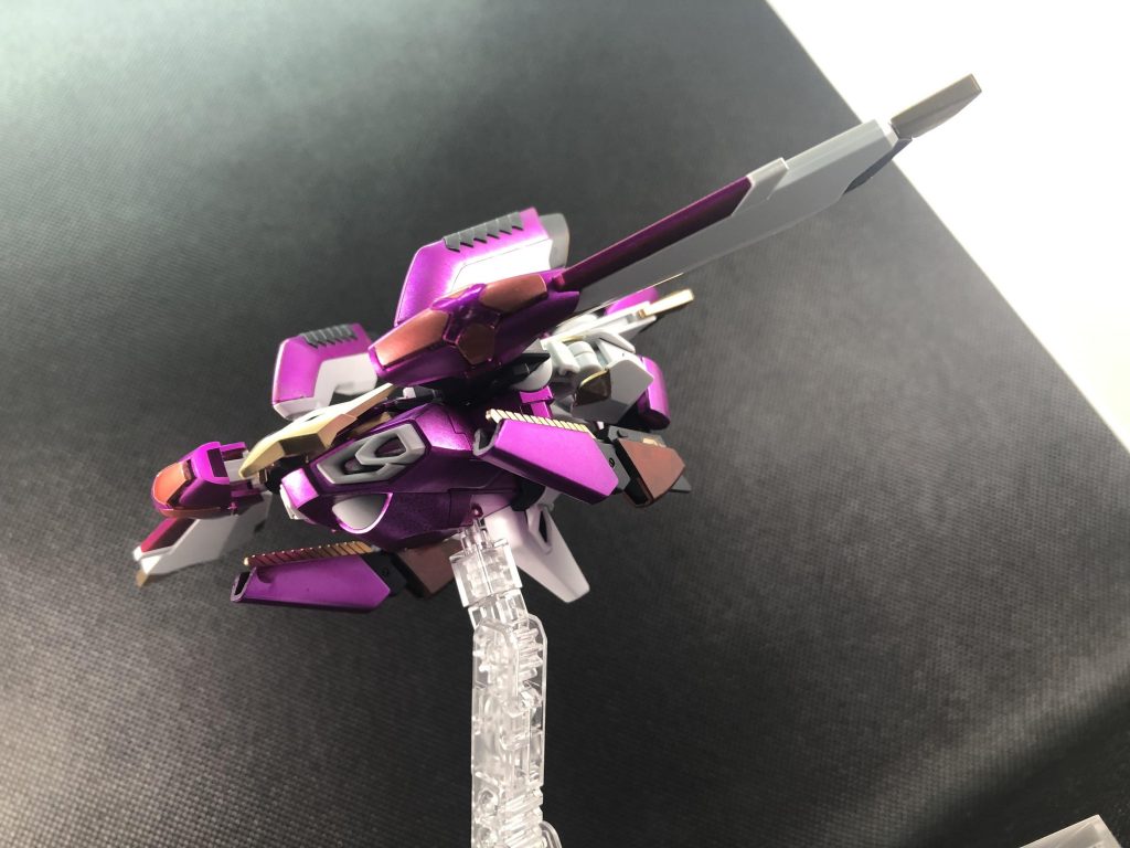 腕の位置をうまく調整してライフルも持たせました。全体的に違和感のないスマートな変形です…かっこいい*\(^o^)/*