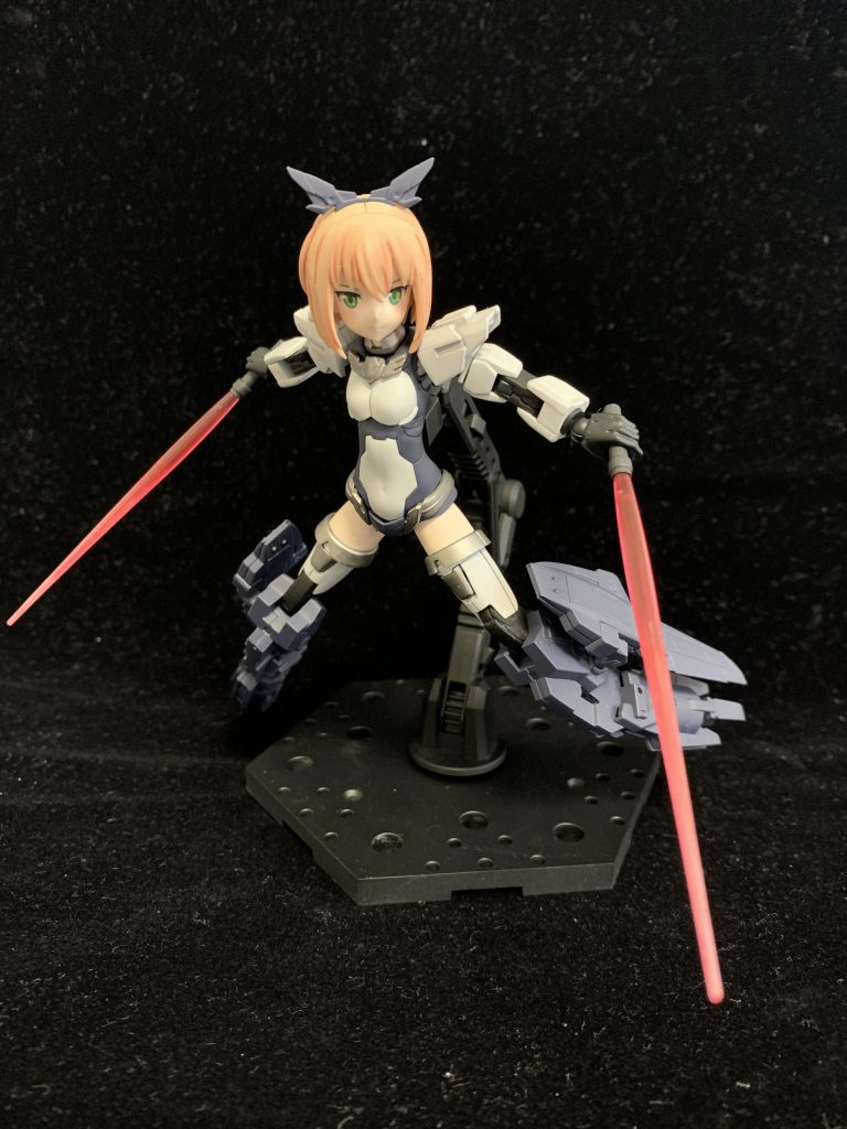 ダブルビームサーベル持ち状態。