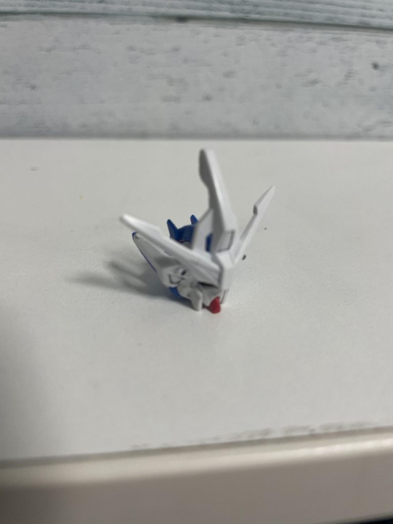 頭部にはカスタムキット、ガレトヴルッフ炎に付属している頭部パーツをダブルオーダイバーの頭部に取り付けました。