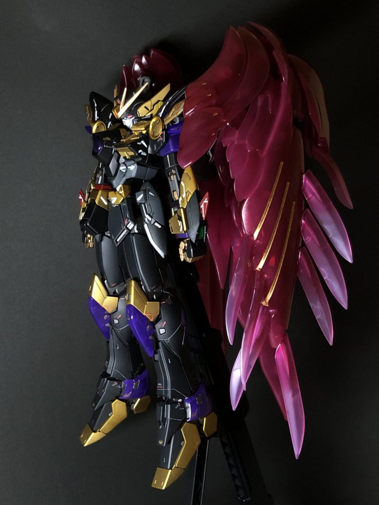使用したキットはガンダムベース限定のクリアバージョンですがバインダーと一部クレオスクリアパープルで塗装した箇所以外はクリアパーツ潰してますバインダー小羽根の透け感が気に入ってます