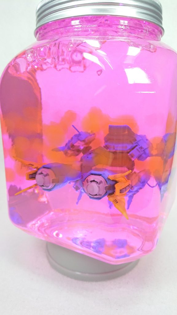 大気圏突入をイメージしていたのですが、赤の主張が強すぎたかな・・・？