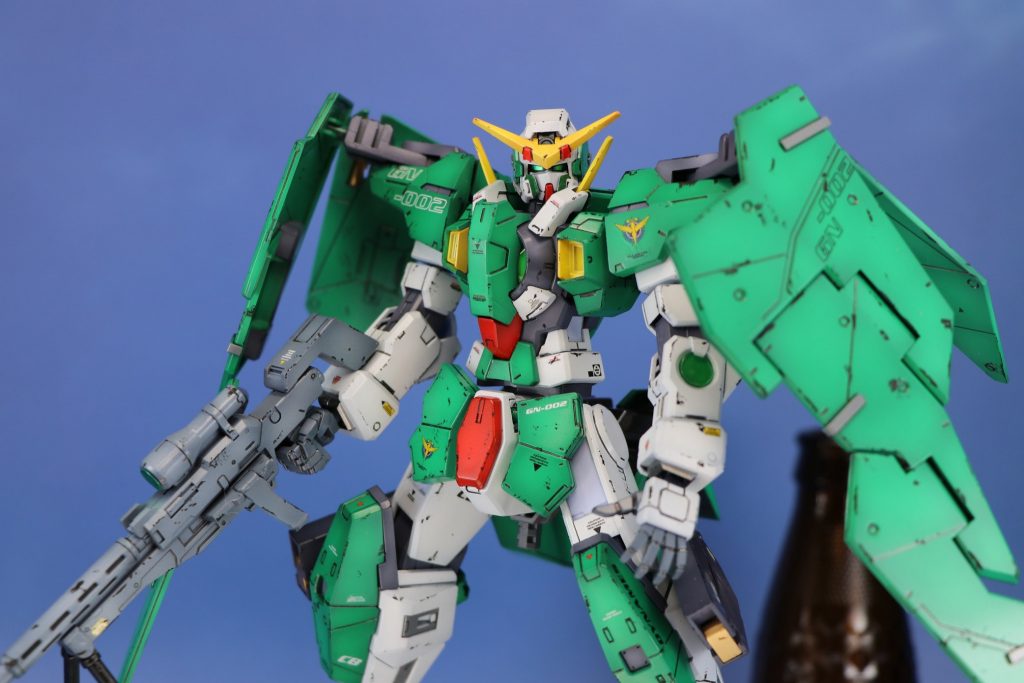 鉄血フルメカニクス同様、OOシリーズの無印1/100は本当に出来が良いですね。もちろんMGの方が優れていますが、価格が半分でこの出来は拍手！