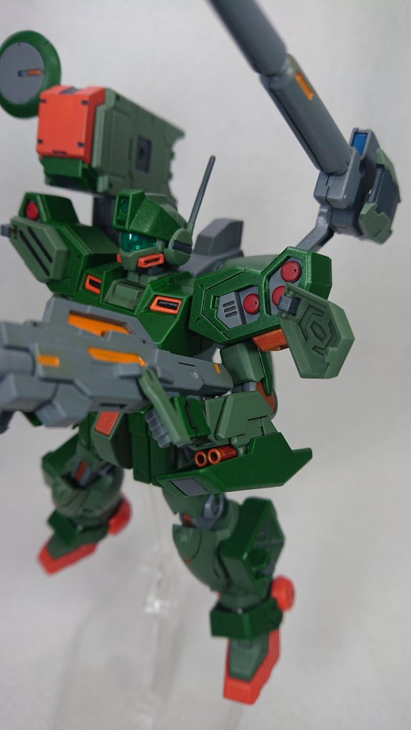 肩は「ヘビーアームズ」腕部はGNサブマシンガンが魅力的だったので「アリオス」を採用