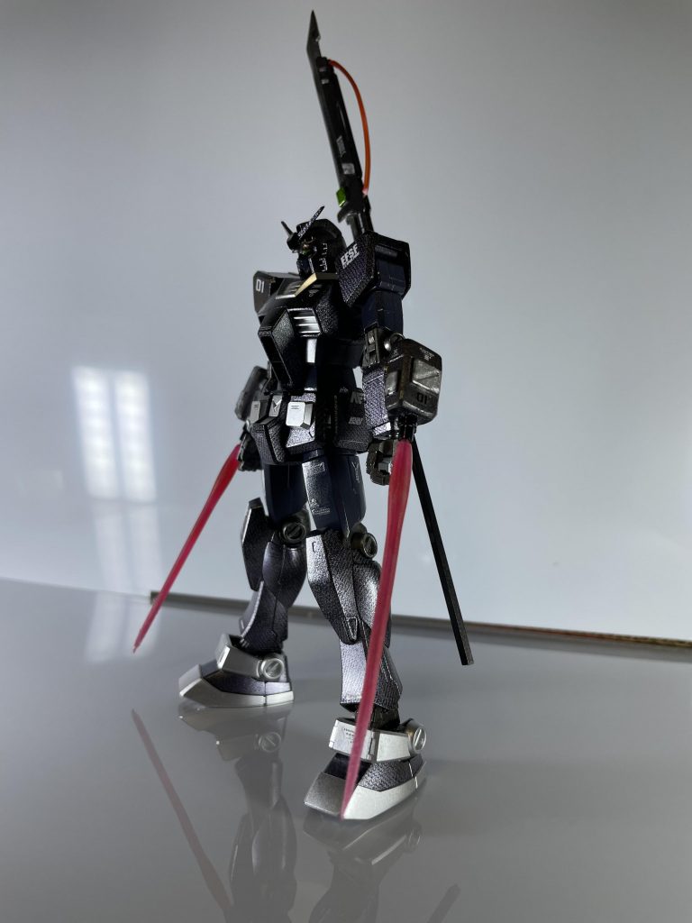 手に持つタイプじゃなくて外付け装置から出るいわゆるボックスタイプのビームサーベルシステムをパテでフルスクラッチしてみました。もっと平面出せたなと思ってます💦