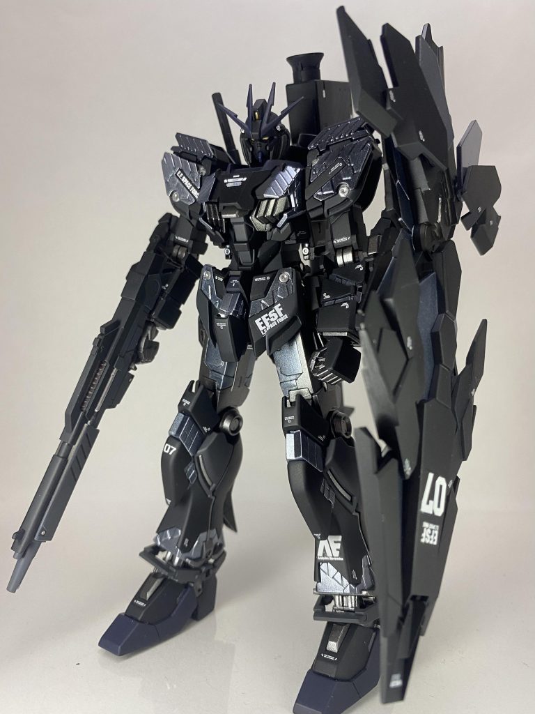 仮組みと比較するとこんな感じです。うまく纏まったのと、サイコフレームとデカールがいいアクセントになってるのが最高です。以上ナラティブガンダムでした。2022年2作目にして早くもお気に入りの機体になりました。