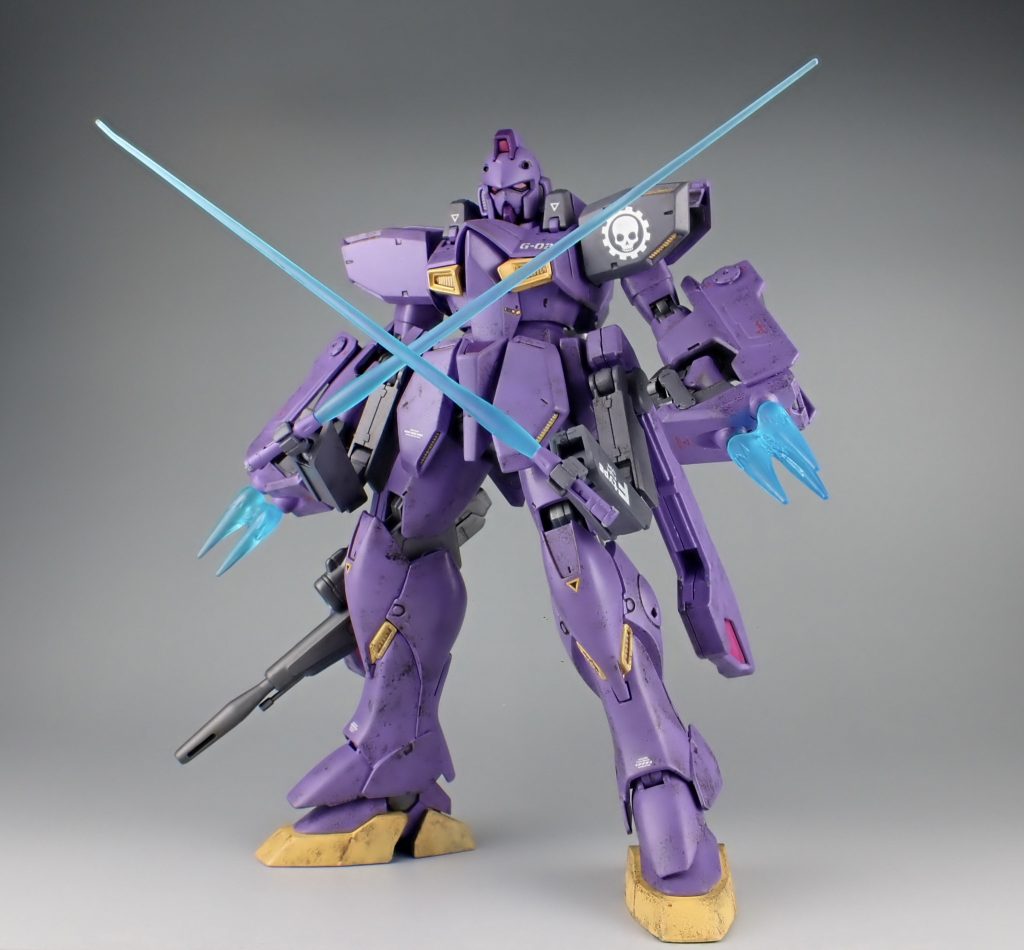 Fタイプの隠し腕。ガンイージのサーベルを無理矢理装備させています。サーベルの塗膜が剥げました…。