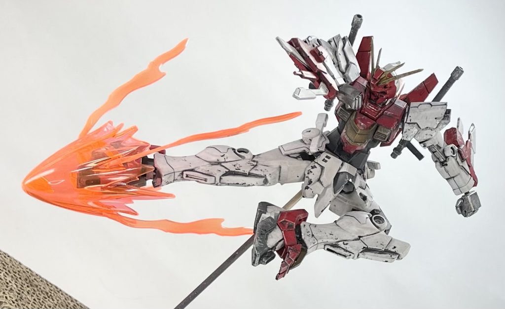 必殺の“爆熱爆砕ブレイジングキック”！専用のクリアの足パーツはスルーしてビルドバーニングのエフェクトを使いました