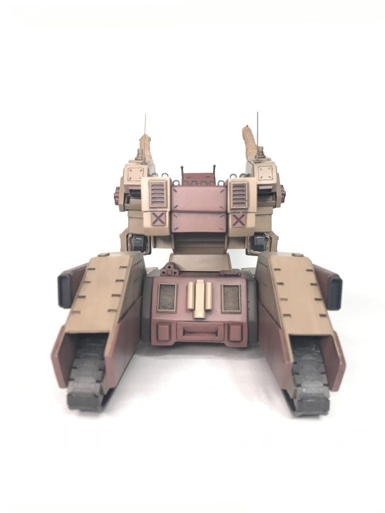 肩幅に合わせて下部の車体部はかなり幅増ししてありますバックパック上のディテールは手摺でMGに付いてくるディテールアップを使用しました