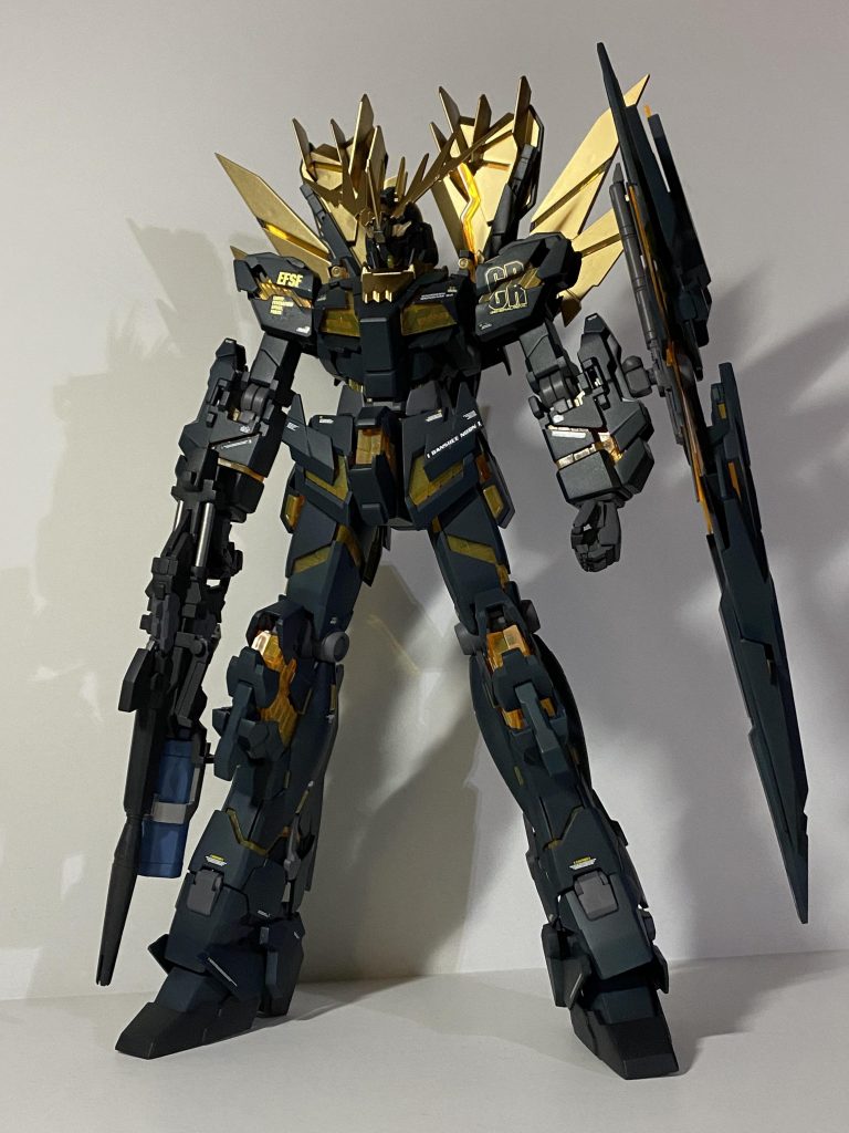 正面ショット。改修はしてませんが、ハンドパーツのみビルダーズパーツに変更。デカールは基本キット付属のものを使用してますが、肩やシールドのGRマークとEFSFマークはガンダムデカールDXの箔押し版に変更してます。