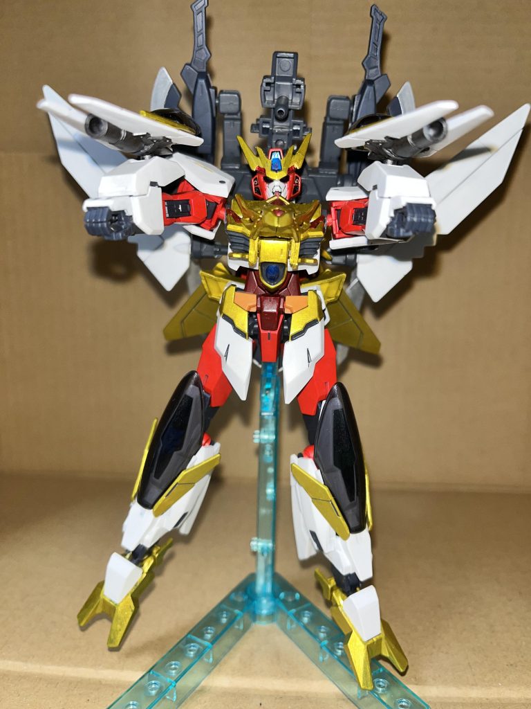 両肩のガンビットは腕に装備する事も可能です。