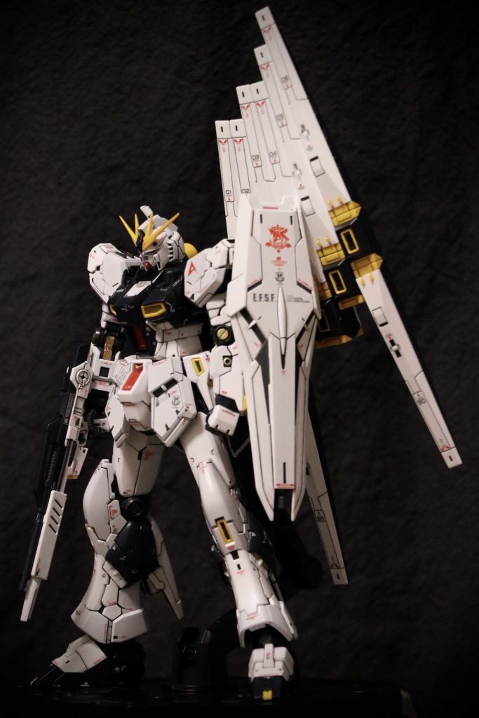 ファンネルはそのままだとタレるので接着しました。