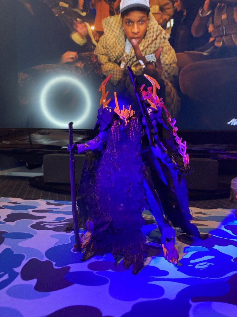 普段はhiphopを聴きながら作っています笑まだまだ未熟な為、友人や作例を頼りに学んでいます。今後はファッションやブラックカルチャーを融合させたガンプラが作れたらいいかなと思っています。見ていただきありがとうございました。