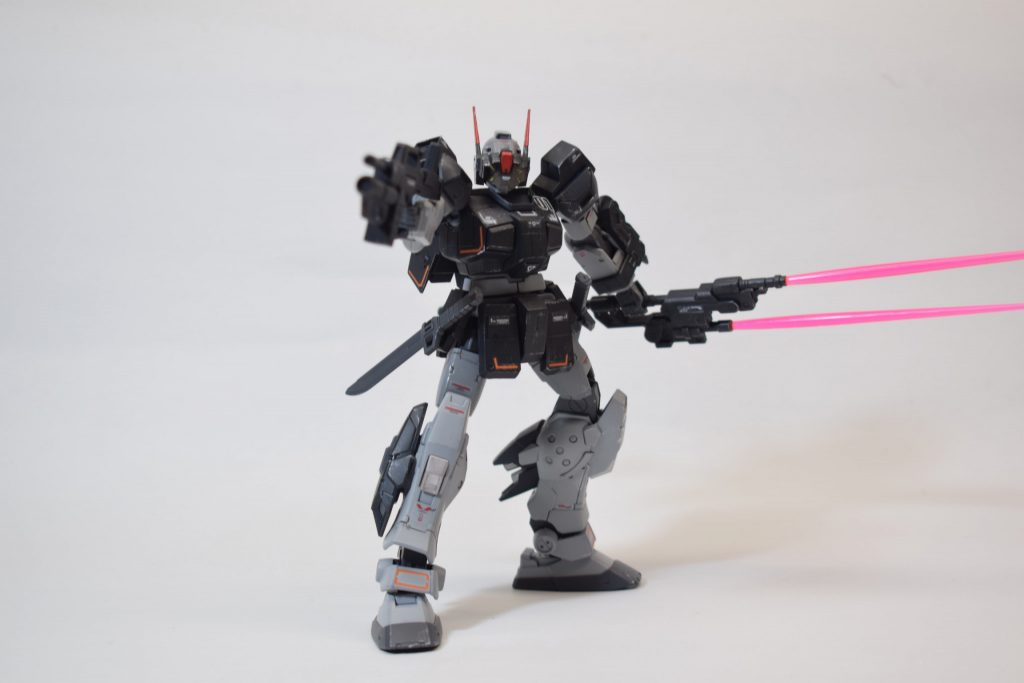 ランチャー装備型のジムライフルをメインとし、ビームスピアを併用して強襲する。