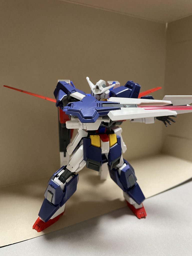 平手パーツが付いてるの最高です。ビームサーベルをしまう所がバックパックではなく腰部の部分って言うのがポイント高いです。