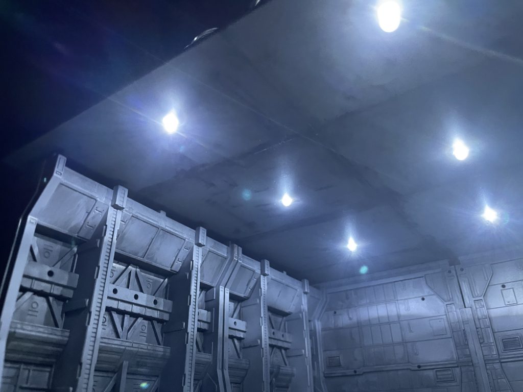 天井も塗装してウェザリングしています。つや消しを全体に吹いて完成です♪