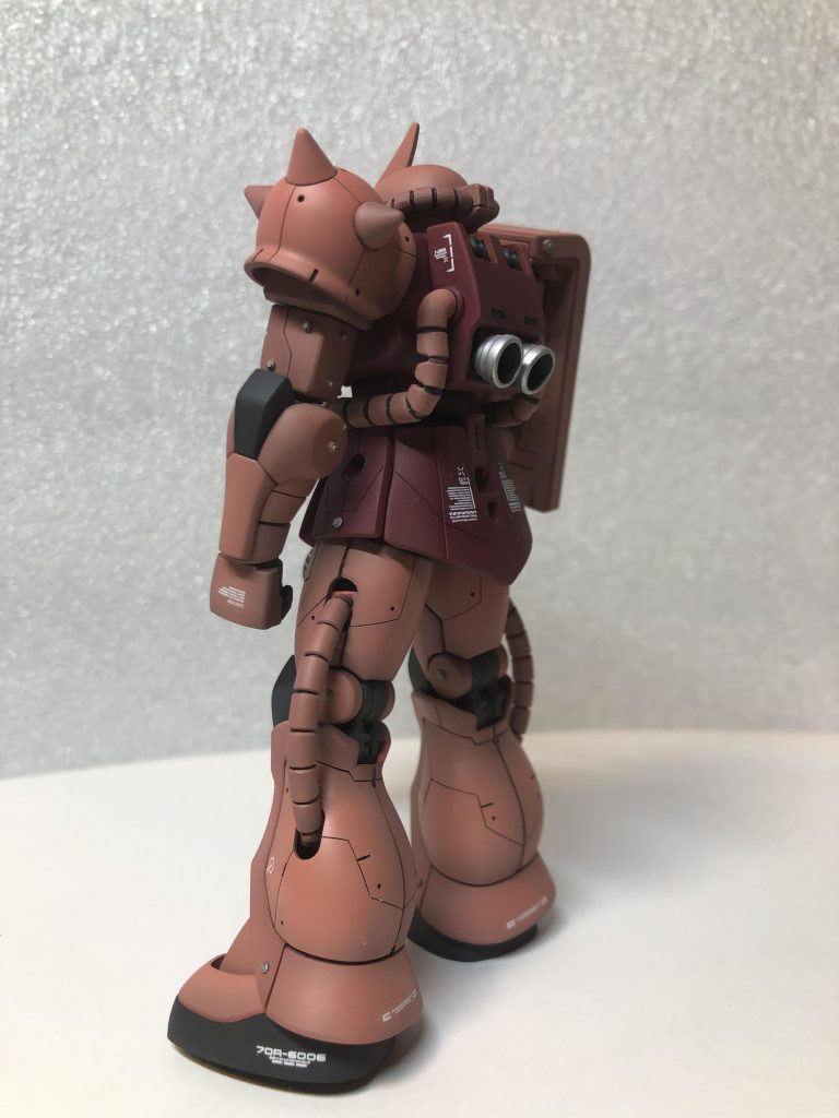 HG シャア専用ザクII–4枚目/制作者：おやプラ