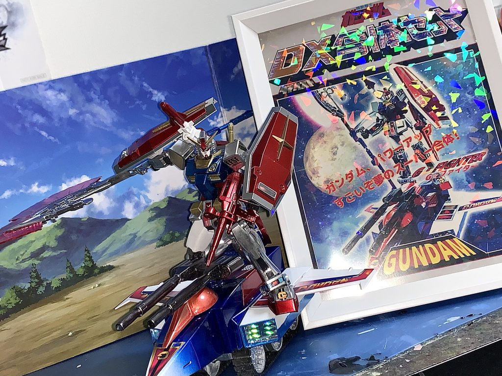 パッケージイラストも再現。装備はハイパークローバービームジャベリンクローバービームライフル、クローバーシールドⅠ、クローバーシールドⅡ、クローバーショルダーキャノン、ビームサーベルGアーマーには　2連クローバーGキャノン、クローバービーク。そして必殺技に全身が金と銀に光るゴルーバーGアタックなどが存在する