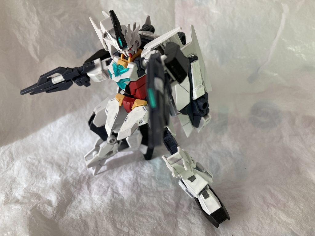 メイン武装はコアガンダム時と同型のビームガンで、これを両腕に2丁装備。また背面のビームトーチ(ビームサーベル)もコアガンダム時と同様の物を装備している。