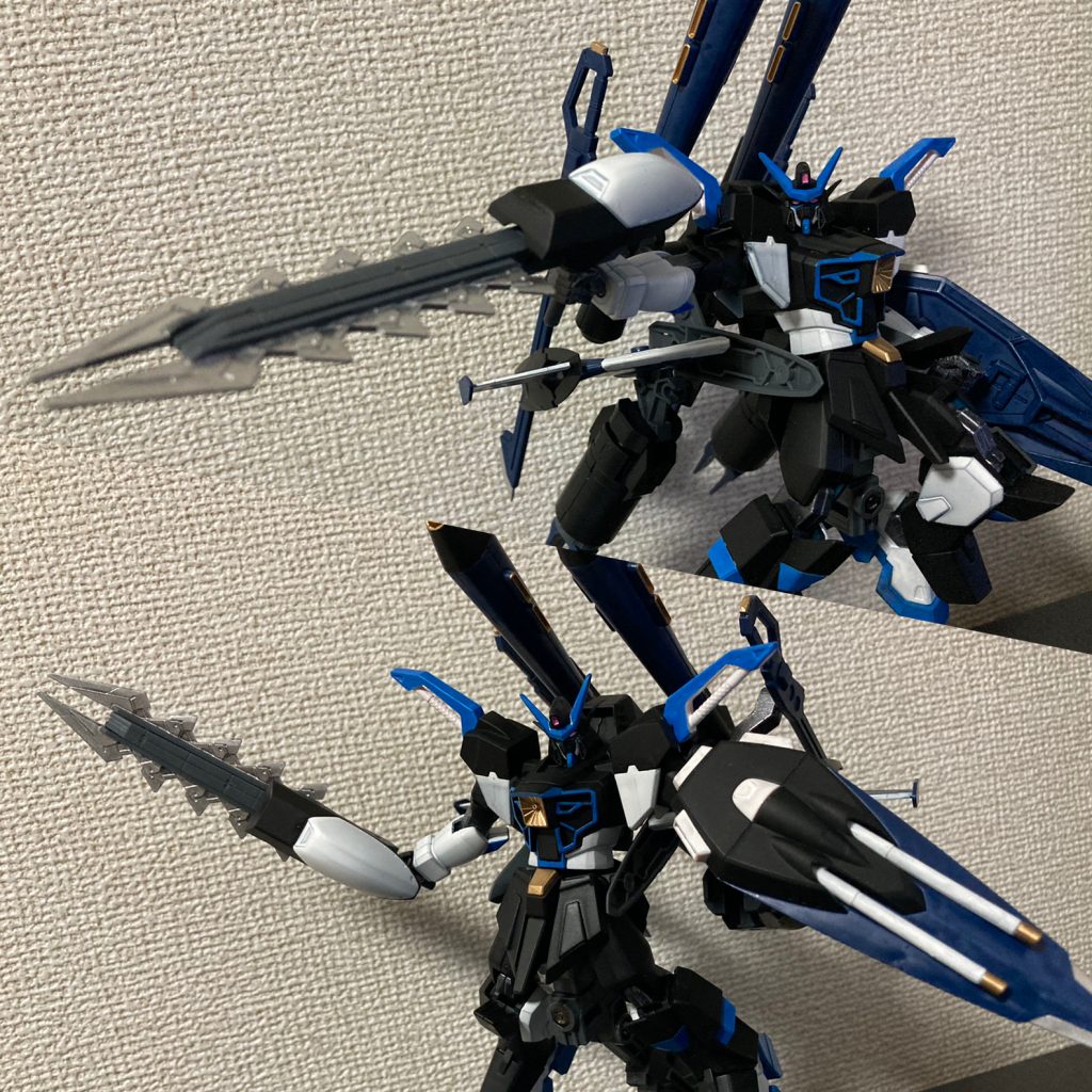 そして中近距離用のオリ武装、振動刃搭載レールガンです。GNソードⅡみたく変形します。