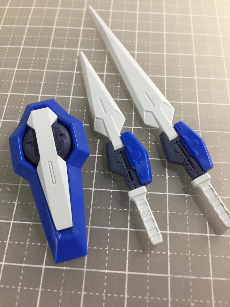 初めてマスキングをして、ガンダムマーカーエアブラシを使ってみたり。