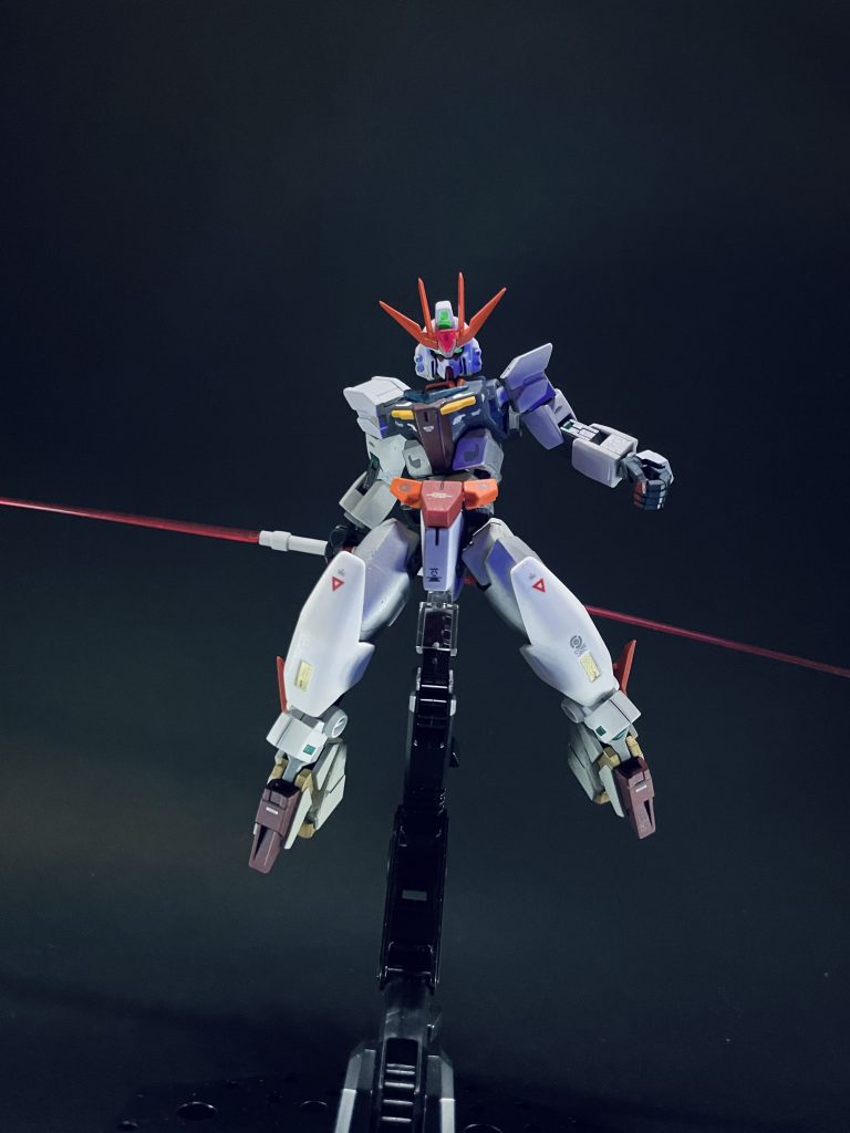 背中のビームサーベルはダブルセイバーにすることができます。パーフェクトストライクフリーダムのものを使用し、コアガンダムのバックパックに挿せるように改造しました。