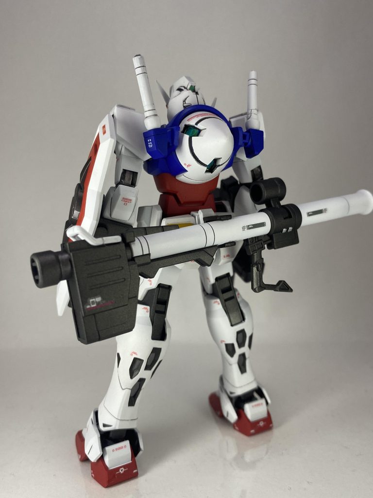 ビームライフルとハイパーバズーカをHGオリジンガンダムから。ビームサーベルは2キット使用し2本に。シールド裏にはHG Zガンダムからグレネードランチャーを追加しました。