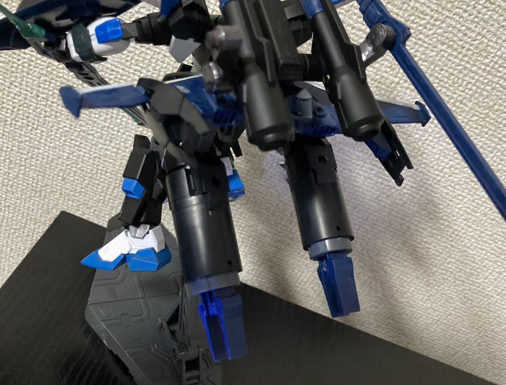 そしてエール要素のフライトユニット。SEED機体らしく飛行機の翼のようなディテールを求めて30MMにたどり着きました。