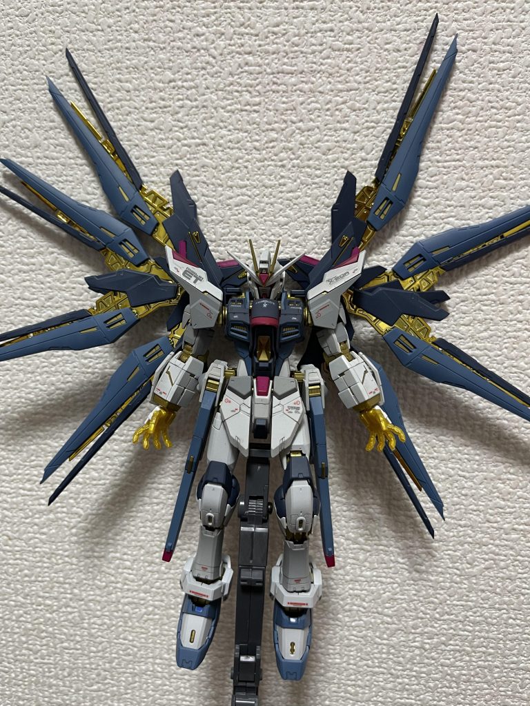 台座を間違えて買ってしまって、ここに乗せるので一苦労、、、、これからも家の怪獣達が寝てる間にちまちまがんばります!!!