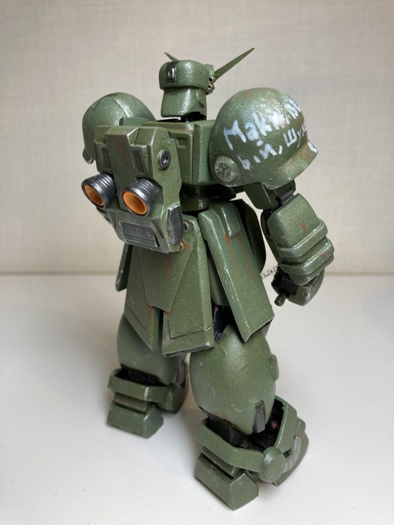 右肩のマーキングも作例のパクリですが、書いてある文字は嫁、息子2人、+ペットの柴犬の名前です。翻訳アプリにてロシア語に翻訳してみましたが、それっぽい雰囲気になったと思います。