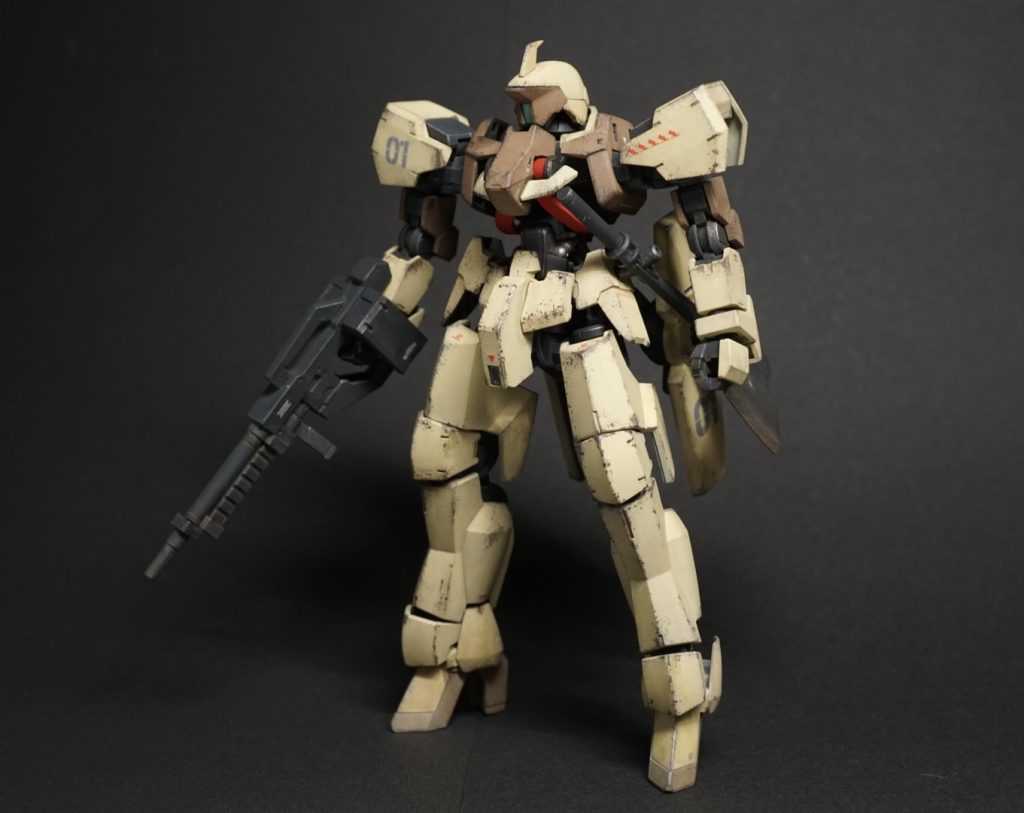 スタイルやディティールの変更は特にせず、太ももとライフルの合わせ目消しのみ行っています。