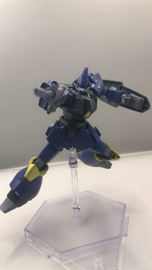 ビームライフルでポージング