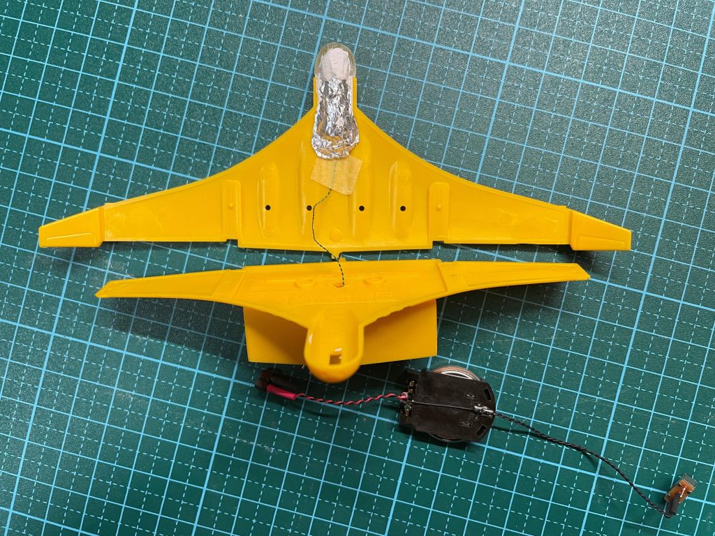 LED・バッテリー・スイッチを組み込む寸前です。最後までご覧頂きありがとうございました!